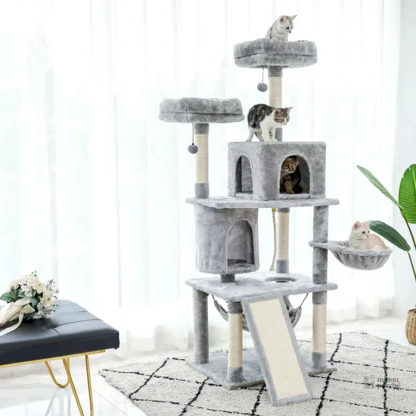 Arbre à chat peluche beige pour chats confortables