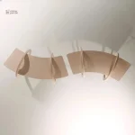 ChatSuspendu : arbre à chat en bois avec éléments suspendus