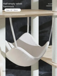 Hamac confortable sur l'arbre à chat design