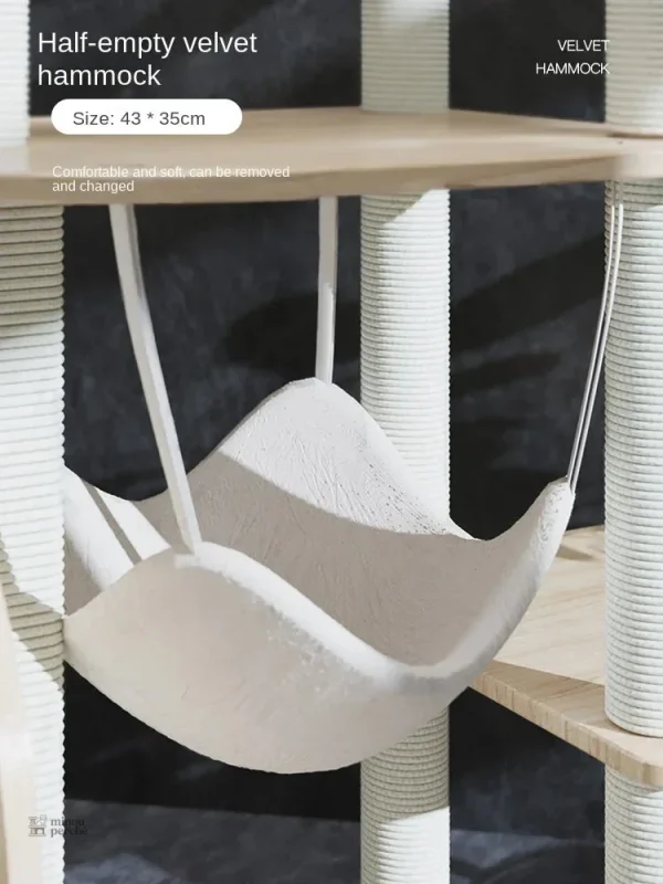Hamac confortable sur l'arbre à chat design