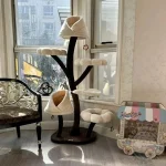 Arbre à chat moderne en forme de fleur pour chats
