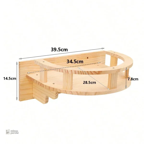 Pont en bois pour chats dans un espace ludique