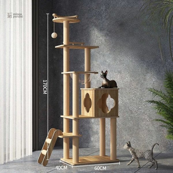 Arbre à chat en bois naturel pour un intérieur stylé