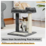 Arbre à chat gris pour un espace de jeu confortable