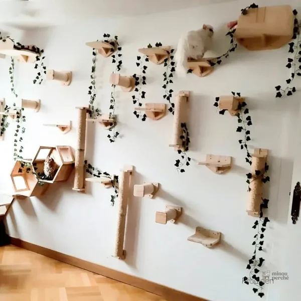 Arbre à chat en bois pour un gain de place