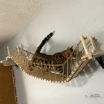 Arbre à chat mural design en bois naturel
