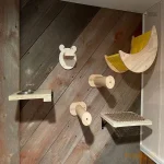 Mural en bois pour une aventure féline