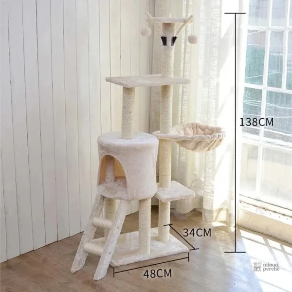 Plateformes élevées sur l'arbre à chat ChâteauFélin