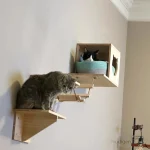 Accessoire en bois pour gamelles de chat suspendues