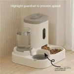 Distributeur automatique pour l'alimentation du chat