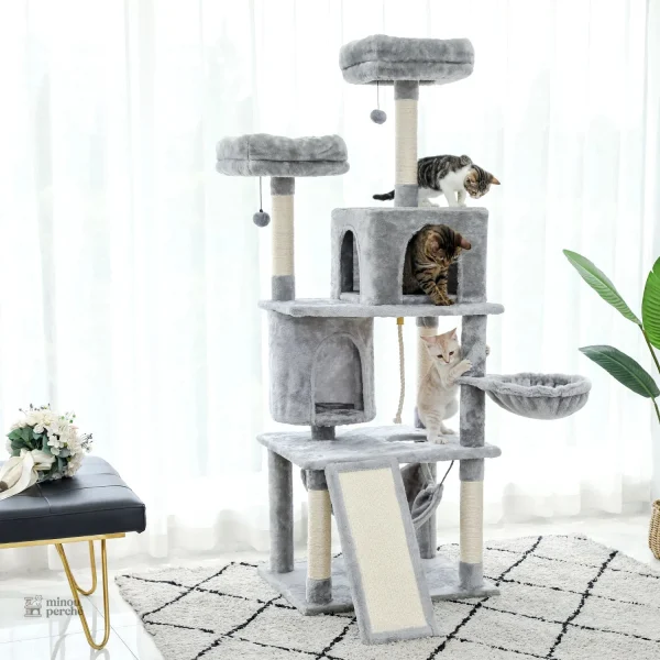 Arbre à chat avec espaces de repos pour chats