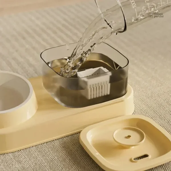 Distributeur d'eau fraîche pour félins