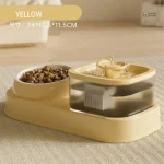 Mélange d'eau filtrée et croquettes pour chats heureux