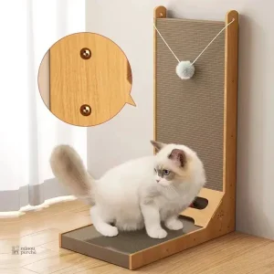 Griffoir mural pour chat avec jouets intégrés