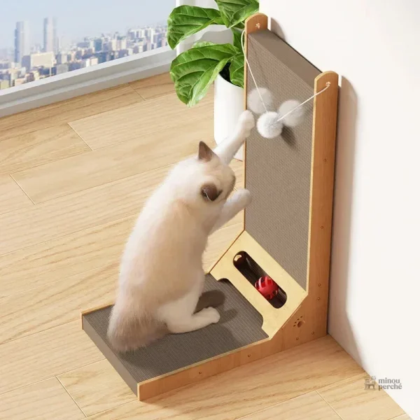 Griffoir pour chat avec jouets interactifs