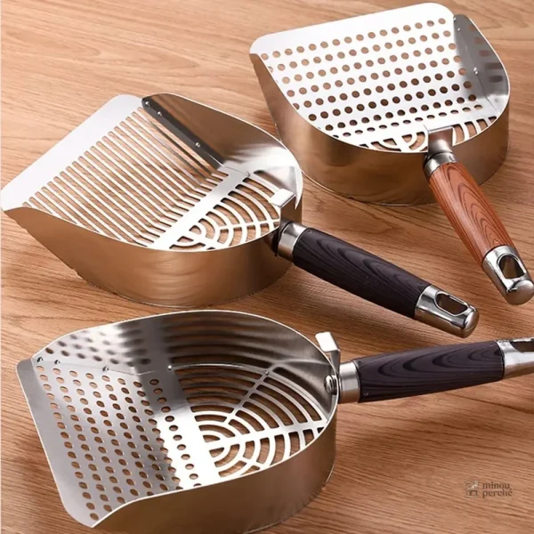 Pelle à litière élégante avec manche en bois