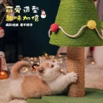 Arbre à chat sur le thème de Noël